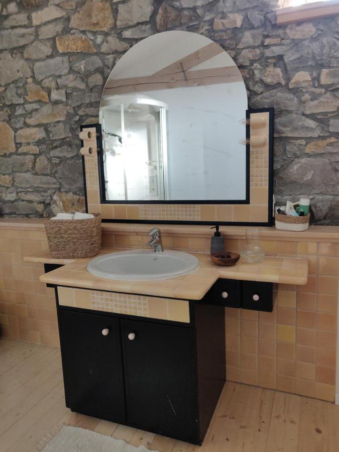 Small House In Vipava Valley Exterior foto